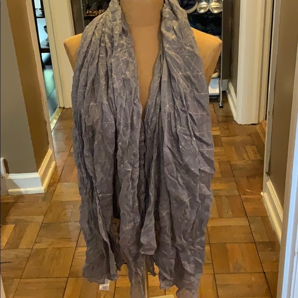 Stella and dot grey and silver scarf